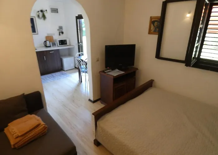 The Boys דירה שיופוק